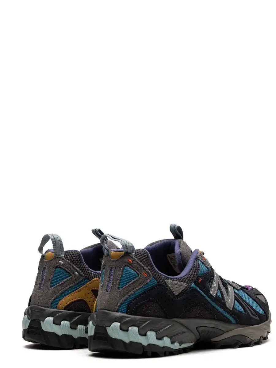 Trail The sneakers - Taken